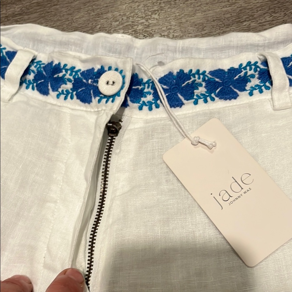 New Johnny Was Tai Linen Jade White and Blue Shorts with Ornate Design - Picture 5 of 16
